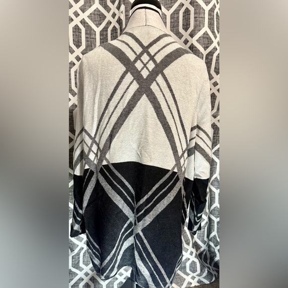 Nipon Boutique Monochrome Knit Cardigan - Picture 2 of 3